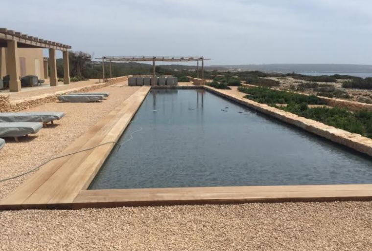 Piscina en una vivienda de Alto Standing